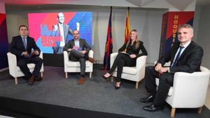 Sisco Pujol, Jordi Farré, Carla Teixidó y Josep Triadó, en la sede de NouImpulsBarça Sisco Pujol, Jordi Farré, Carla Teixidó y Josep Triadó, en la sede de NouImpulsBarça