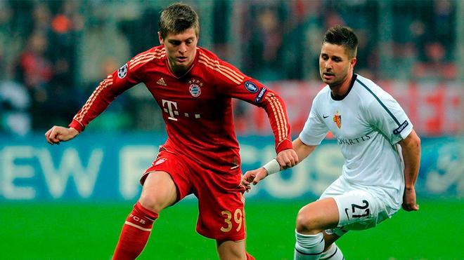 Si lojtar i Bayern Munichut, Toni Kroos ishte gjithashtu në orbitën e Barçës