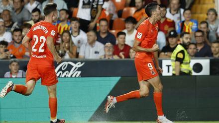 Resumen, goles y highlights del Valencia 0 - 1 Real Sociedad de la jornada 7 de LaLiga EA Sports