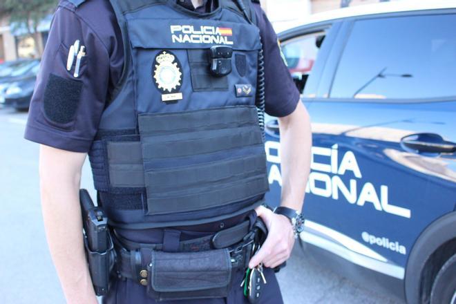 La Policía negocia con un hombre armado que se ha atrincherado en una panadería de Sevilla