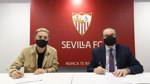 Papu Gómez ya es nuevo jugador del Sevilla Papu Gómez ya es nuevo jugador del Sevilla