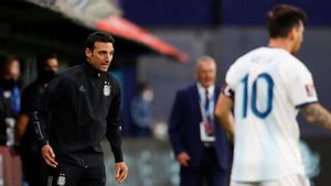 Lionel Scaloni (izquierda) da instrucciones ante Leo Messi durante el Argentina-México de las Eliminatorias de Catar 2022 Lionel Scaloni (izquierda) da instrucciones ante Leo Messi durante el Argentina-México de las Eliminatorias de Catar 2022