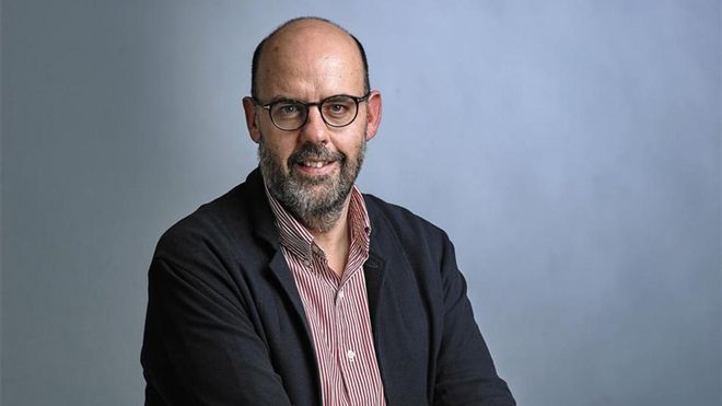 Jordi Basté publica su primer libro de no ficción con `Un home cau¿. Una novela escrita a cuatro manos junto al dramaturgo Marc Artigau Jordi Basté publica su primer libro de no ficción con `Un home cau¿. Una novela escrita a cuatro manos junto al dramaturgo Marc Artigau