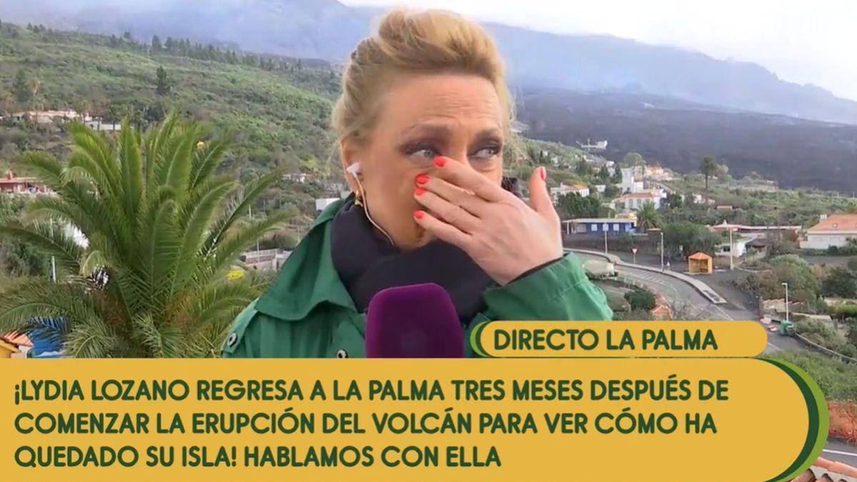 Lydia Lozano, entre lágrimas en su regreso a La Palma.
