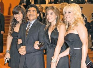 Ocho hijos, varias mujeres y alguna infidelidad: así ha sido la vida personal de Maradona Ocho hijos, varias mujeres y alguna infidelidad: así ha sido la vida personal de Maradona