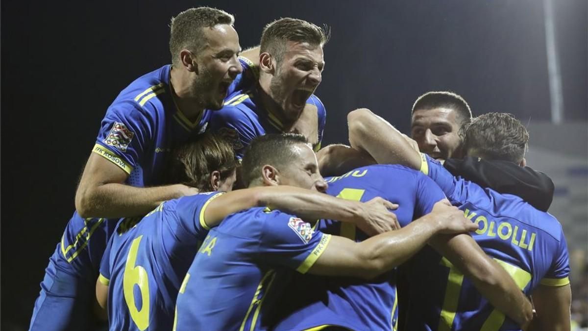 Los jugadores kosovares celebran un gol en la UEFA Nations League. Los jugadores kosovares celebran un gol en la UEFA Nations League.