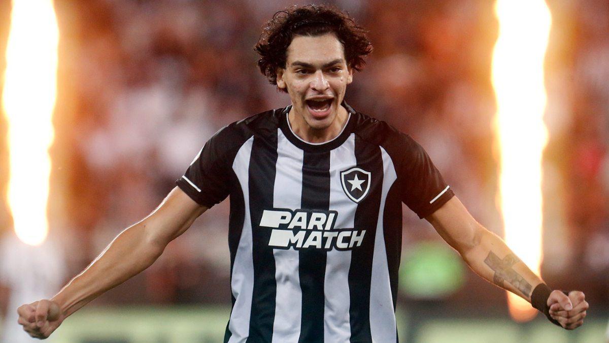 Matheus Nascimento marcó uno de los goles del Botafogo