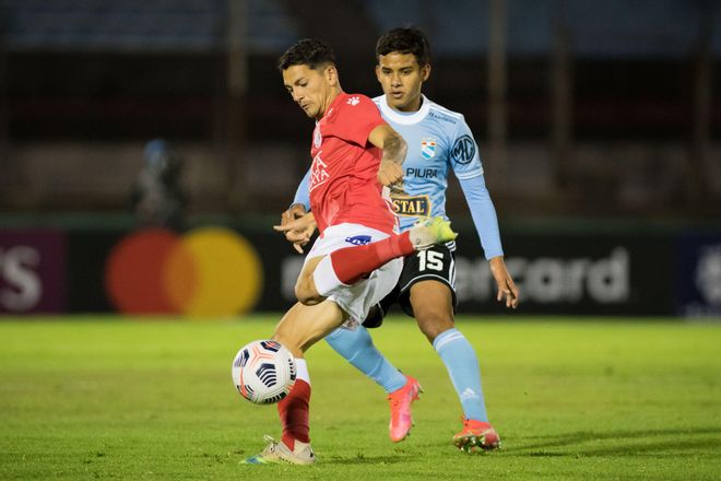 Un momento del Rentistas - Racing Cristal. Un momento del Rentistas - Racing Cristal.