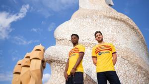 Así visten los jugadores del Barça su cuarta camiseta