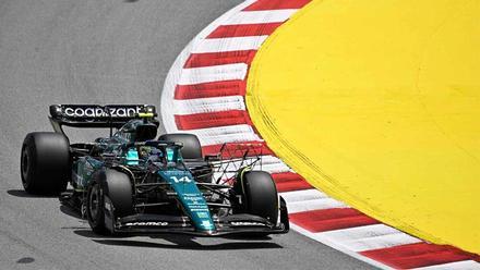 Fernando Alonso, en acción durante los ensayos libres en el Circuit