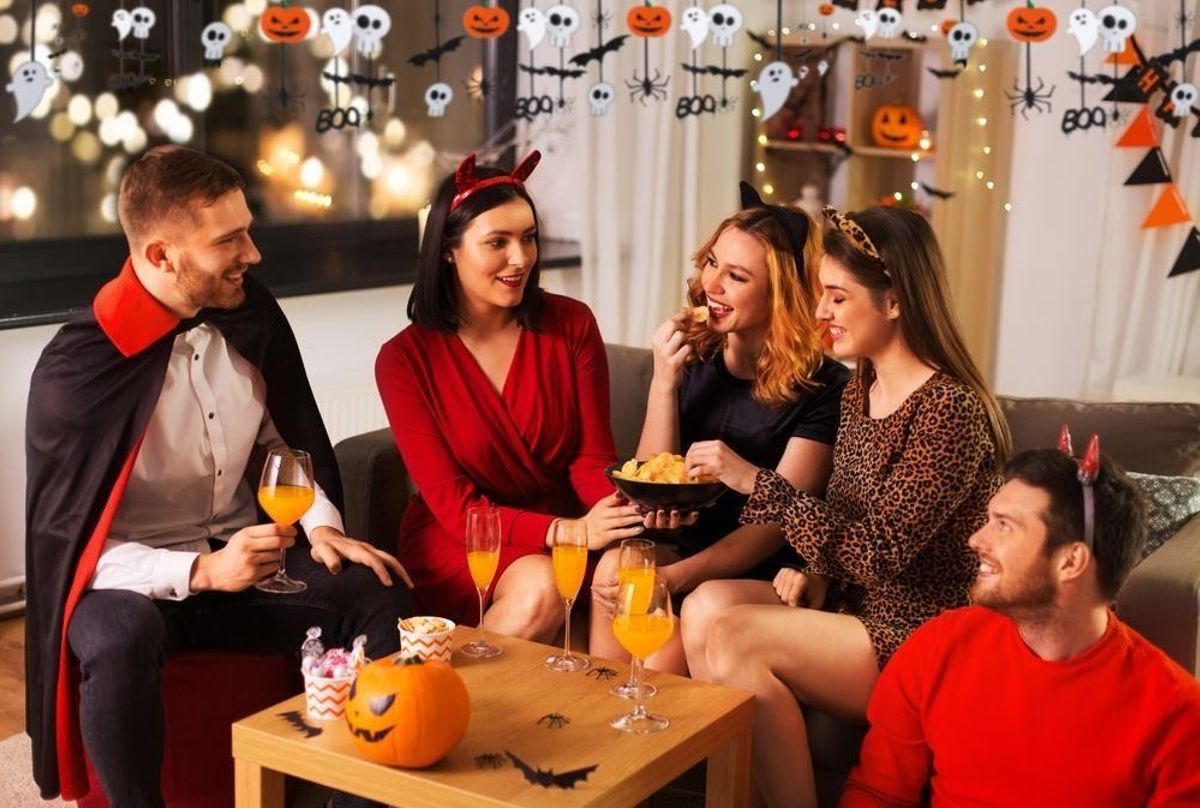Halloween es una fiesta perfecta para pasar un buen rato con amigos y familiares. Halloween es una fiesta perfecta para pasar un buen rato con amigos y familiares.