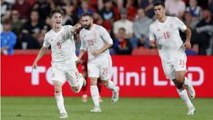 Gavi celebra su primer gol con la selección española