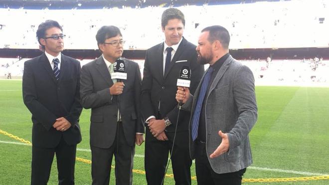 Fotos | Exjugadores de Barça y Madrid, comentaristas del clásico