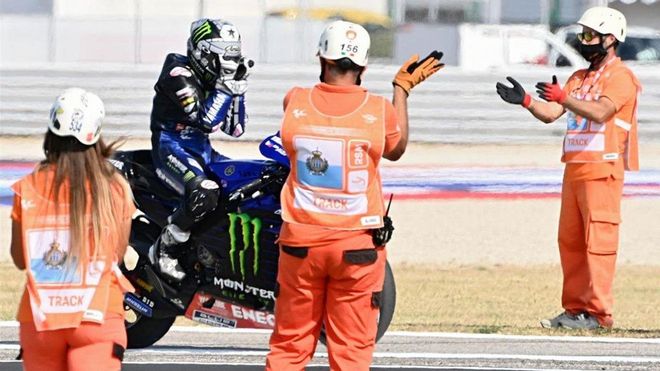 Maverick celebra emocionado su victoria en Misano Maverick celebra emocionado su victoria en Misano