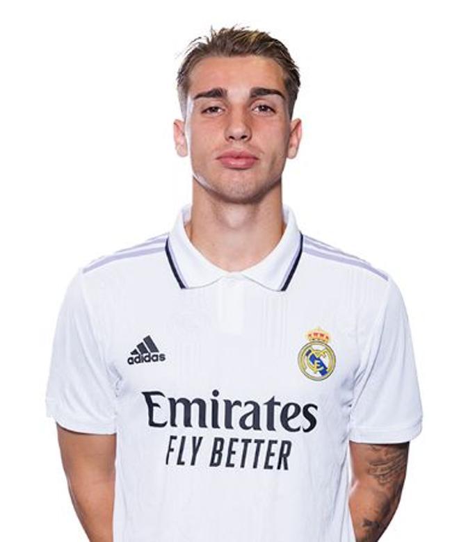 Iker Bravo (Real Madrid) - Delantero, 17 años