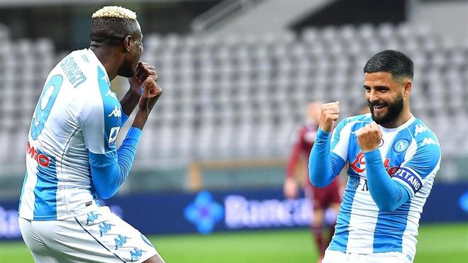 Osimhen festeja un gol del Nápoles con Insigne Osimhen festeja un gol del Nápoles con Insigne