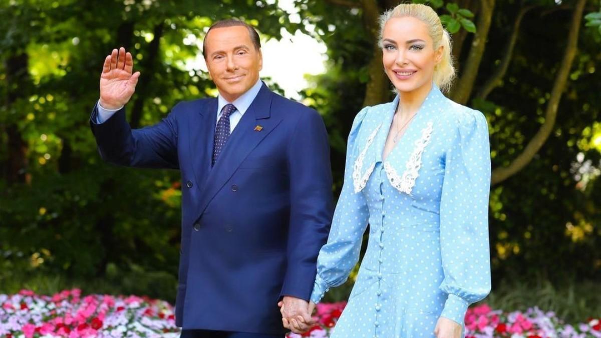 Todo sobre Marta Fascina, la inseparable novia de Silvio Berlusconi que controla Forza Italia y simpatiza con la propaganda de Putin