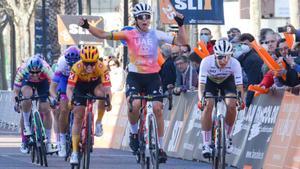 Marta Bastianelli gana la última etapa y Van Vleuten repite éxito