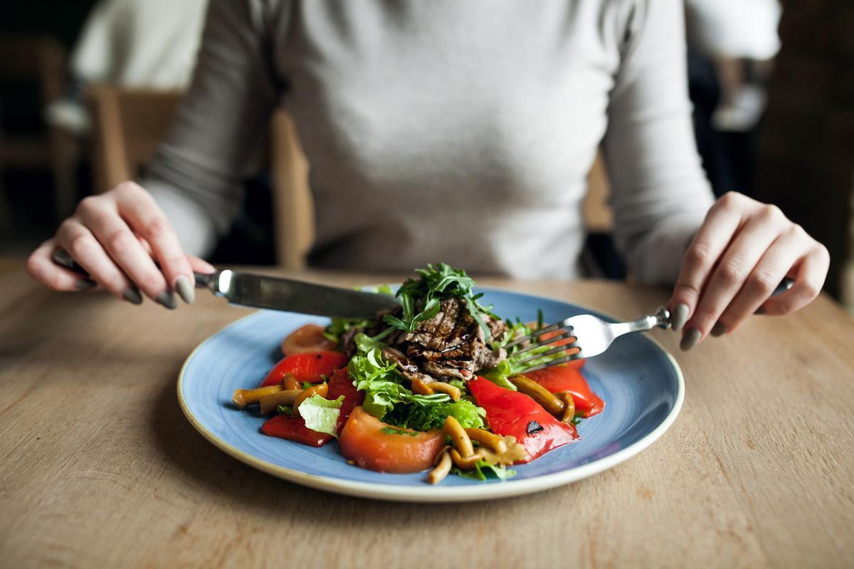 Mindful eating: ¿qué es el nuevo método de moda que ayuda a comer bien?