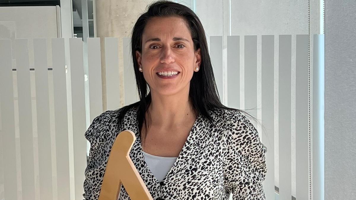 Fútbol Femenino | Ana Rossell recibe el 'III Premio Anna Vives' por su ...