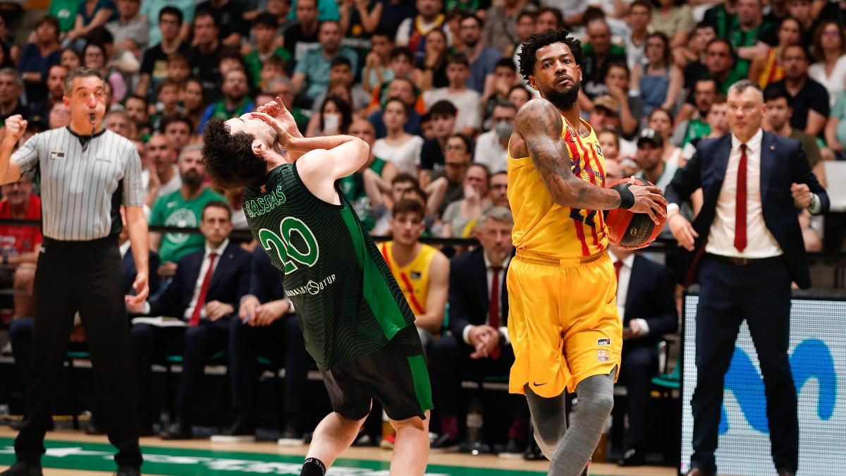 Higgins será el único extracomunitario del Barça Higgins será el único extracomunitario del Barça