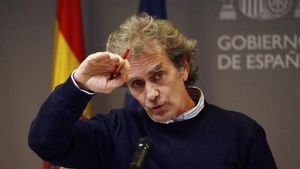 Fernando Simón se pone serio ante las preguntas de este periodista Fernando Simón se pone serio ante las preguntas de este periodista