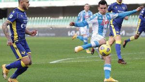 Lozano anotando un gol ante el Verona Lozano anotando un gol ante el Verona