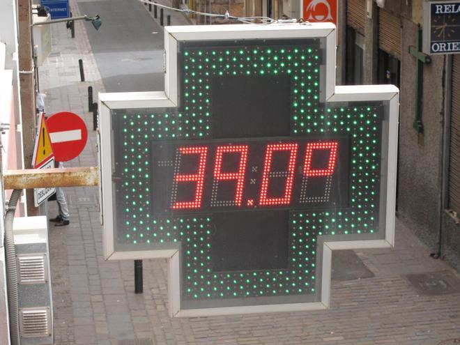 España se asa: 39 y 40 grados para empezar la semana