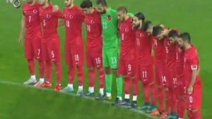 Los jugadores de Turquía guardaron el minuto de silencio Los jugadores de Turquía guardaron el minuto de silencio