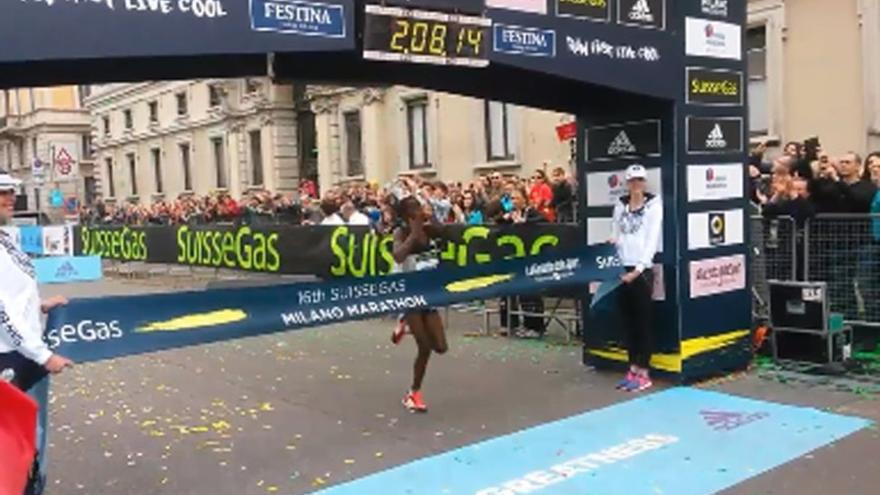 Kenia arrasa en el maratón de Milán
