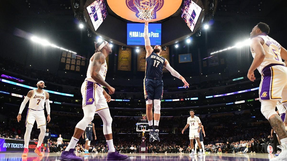 Jonas Valanciunas, anotando ante los Lakers