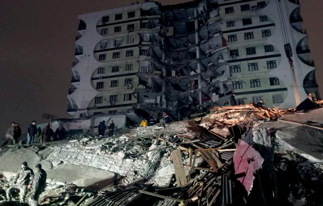 Numerosos deportistas se encuentran bajo los escombros tras el terremoto de Turquía