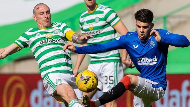 Scott Brown, del Celtic, y Ianis Hagi, del Rangers, disputan un balón en el último Old Firm. Scott Brown, del Celtic, y Ianis Hagi, del Rangers, disputan un balón en el último Old Firm.