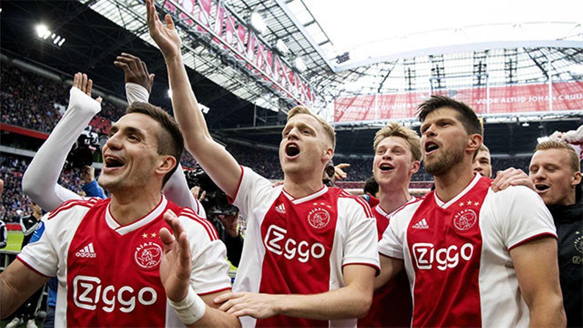 El Ajax celebra el título de campeón tras ganar al Utrecht