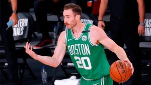 Gordon Hayward firma por los Hornets Gordon Hayward firma por los Hornets