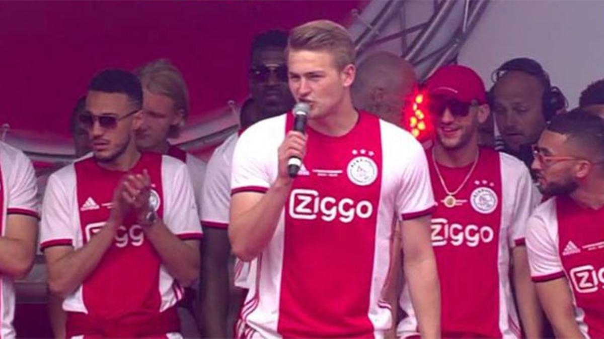 El emotivo discurso de De Ligt recordando la figura de Cruyff en la celebración del Ajax