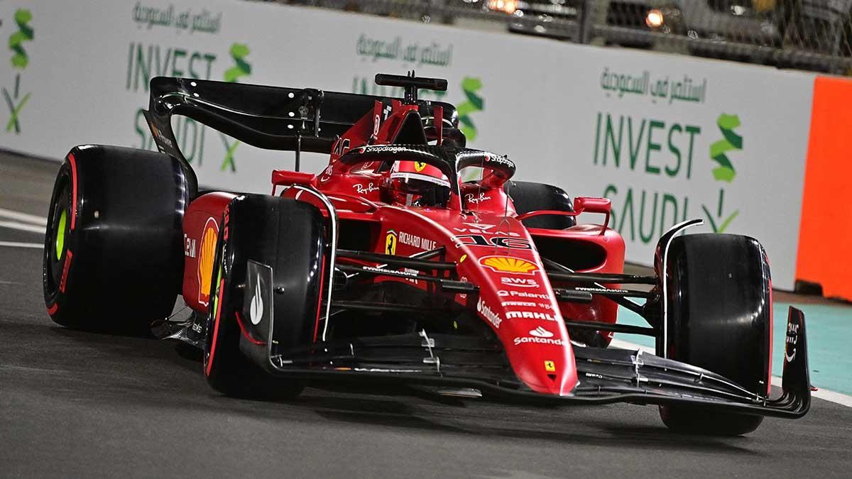 Leclerc durante los entrenamientos libres del GP de Arabia Saudí de F1