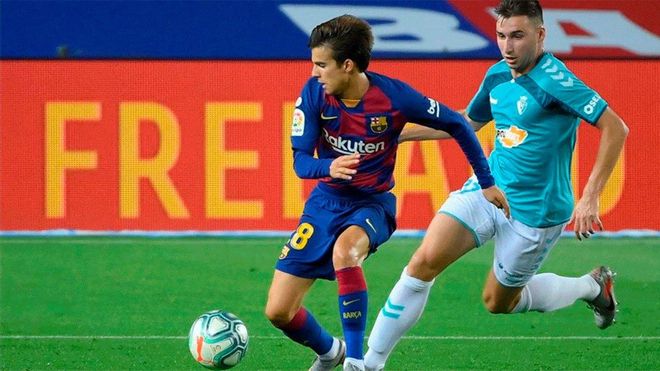 Riqui Puig, en acción durante el Barça - Osasuna Riqui Puig, en acción durante el Barça - Osasuna