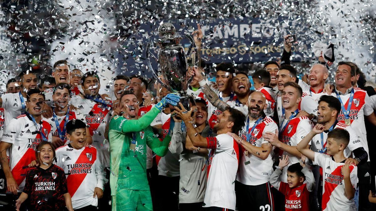 River Plate se alza campeón River Plate se alza campeón