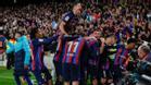 El Barça celebra el gol de Kessie en el tiempo de descuento ante el Real Madrid