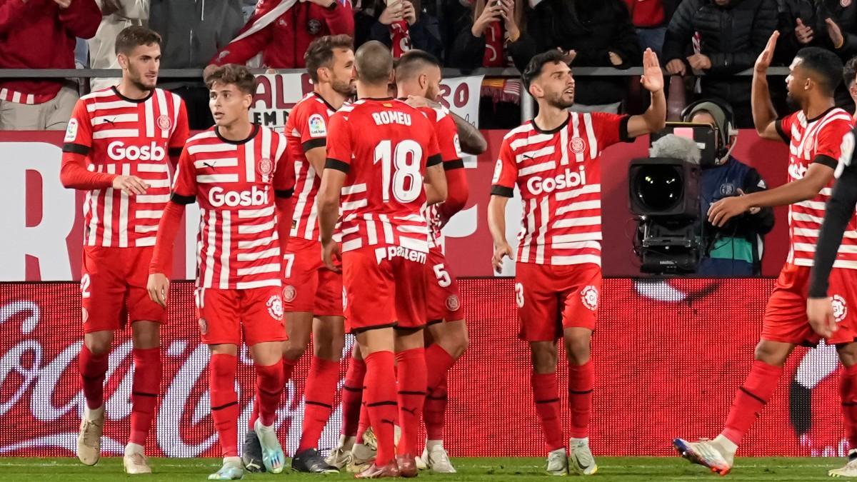 Los jugadores del Girona celebran tras marcar ante el Athletic