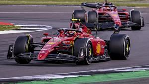 Carlos Sainz, rodando en Silverstone con su Ferrari