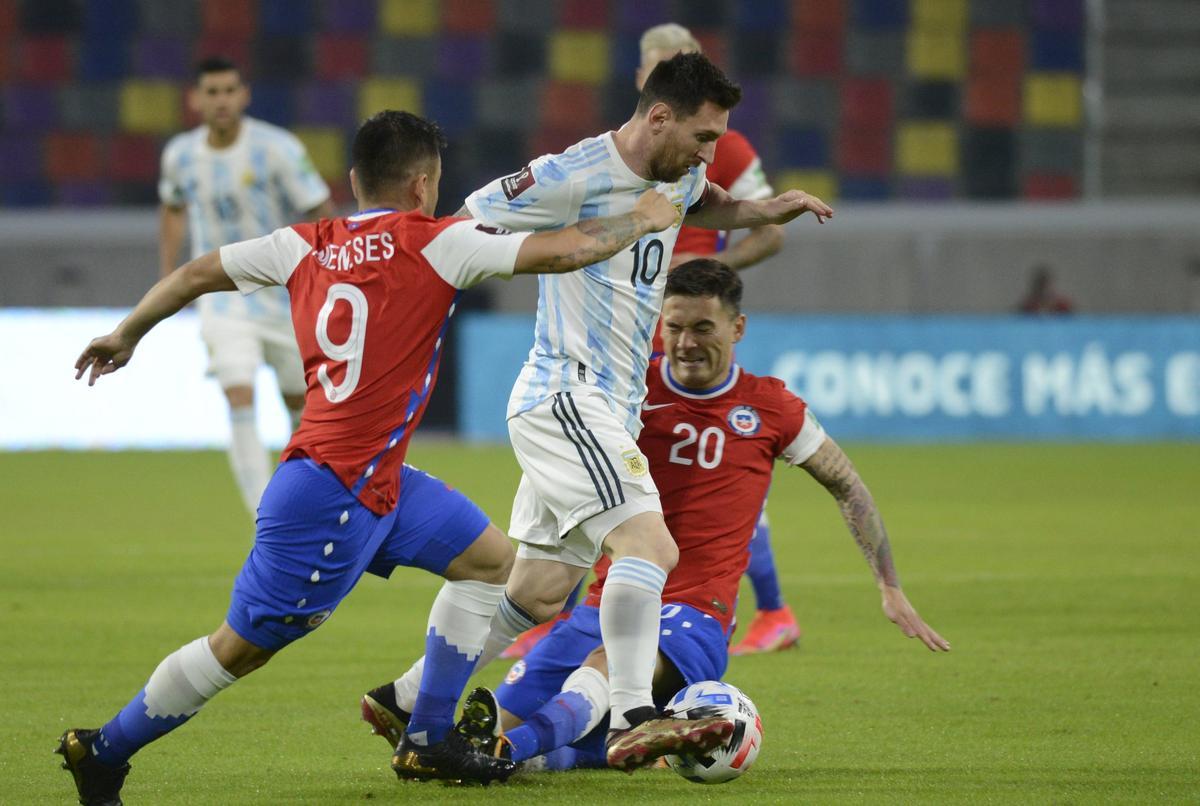 Argentina no logró imponerse a Chile : empataron 1-1 con gol de Messi