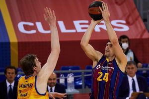 Kyle Kuric necesita muy poco para armar su brazo y anotar de larga distancia Kyle Kuric necesita muy poco para armar su brazo y anotar de larga distancia