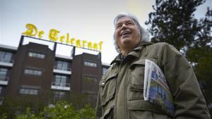 Jaap de Groot, frente al rotativo holandés De Telegraaf en Amsterdam