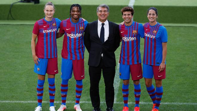 Fotos | La nueva equipación del Barça 2021-2022, en imágenes