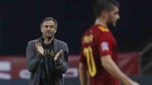 Luis Enrique aplaudiendo a los suyos en la victoria por 6 a 0 frente a Alemania Luis Enrique aplaudiendo a los suyos en la victoria por 6 a 0 frente a Alemania