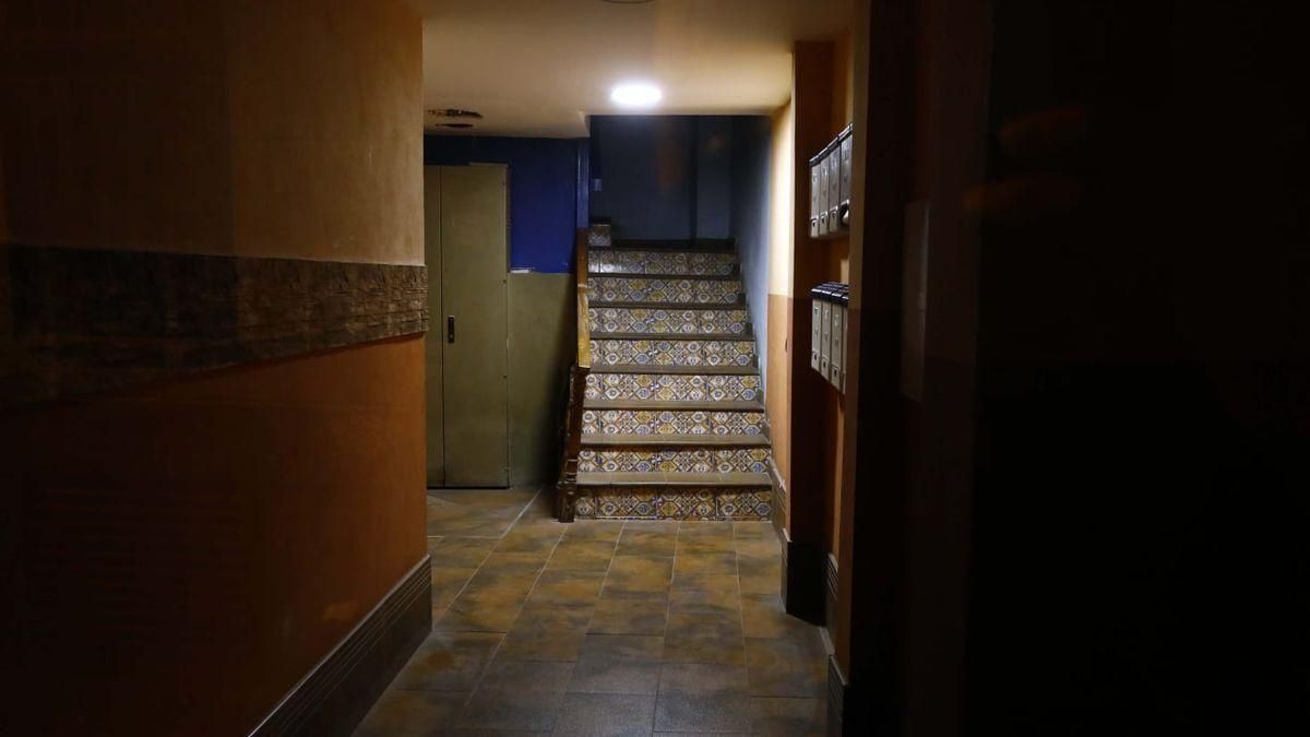 Escaleras del portal en el que se produjo el incidente. Escaleras del portal en el que se produjo el incidente.