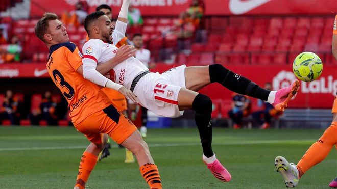 Imagen del duelo entre Sevilla y Valencia Imagen del duelo entre Sevilla y Valencia