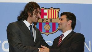 Rustu fue el primer fichaje de la era Laporta Rustu fue el primer fichaje de la era Laporta